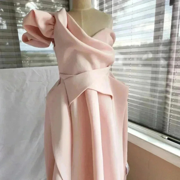 Elegant Pink One-Shoulder Dress - Picture 4 of 10